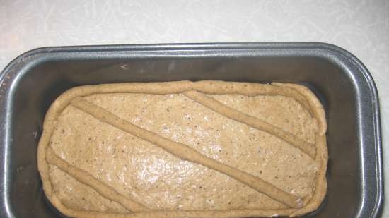 Pane alla crema di frumento e segale con lievito liquido con semi