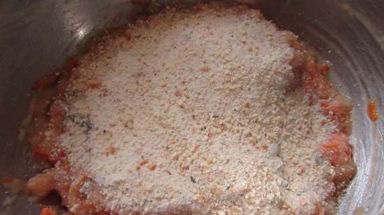 Polpette di pollo con sottaceti in una spessa salsa di verdure piccanti