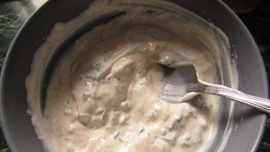 Calabaza al horno en crema agria y salsa de ajo