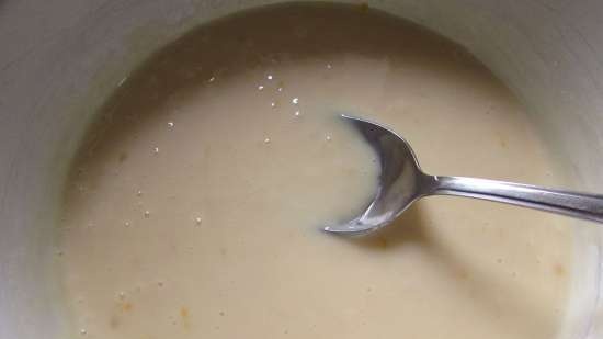 Zetmeelmuffins zonder bloem en boter op gecondenseerde melk, met een citroentoon