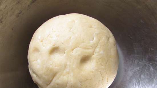 كعك دقيق القمح والذرة المصنوعة من الجبن المطبوخ