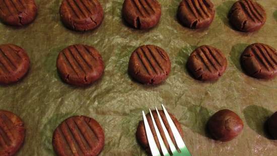 Podwójne ciasteczka makowo-czekoladowe z kremem maślano-chałwiowym