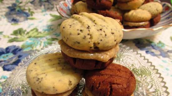 Doppi biscotti al papavero e cioccolato con crema al burro e halvica
