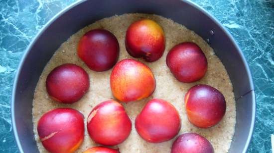 Túrós-joghurtos sütemény nektarinnal és mangó zselével