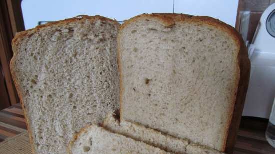 Pane di segale di grano con proteine ​​in una macchina per il pane