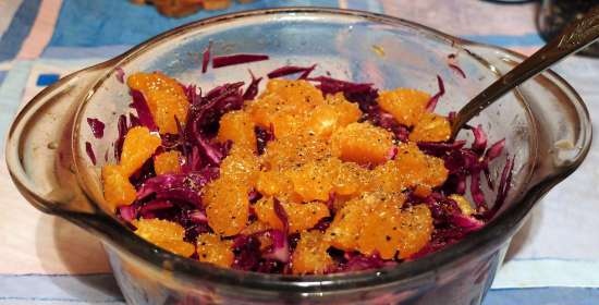 Red cabbage salad with tangerines