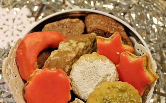Mailenderli Kerstkoekjes met gekonfijt fruit en noten (Mailenderli)