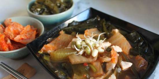 Kimchi jchige (vegetáriánus lehetőség)