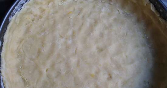 Torta con zucchine, capesante e crema di formaggio condita con pomodoro confit