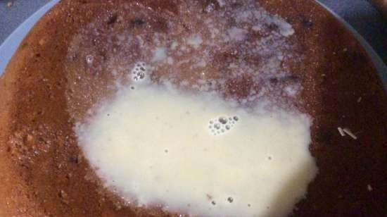 Torta di latte condensato bollita con noci