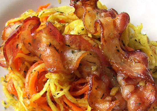 Spaghetti di verdure glassati con pancetta