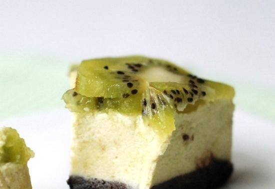 Cheesecake met avocado, cashewnoten en limoen (vegetarisch dessert)