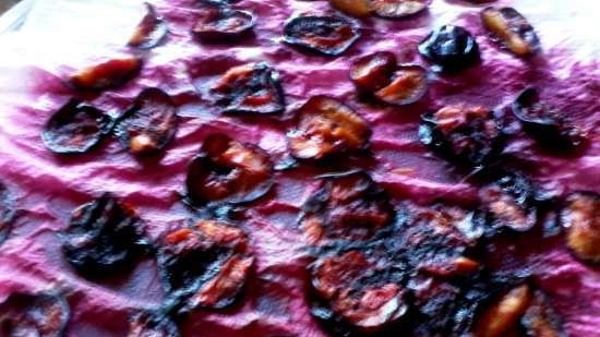 Plum, dried in the microwave