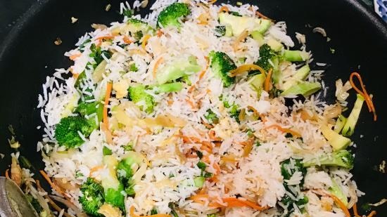 Sült rizs zöldségekkel