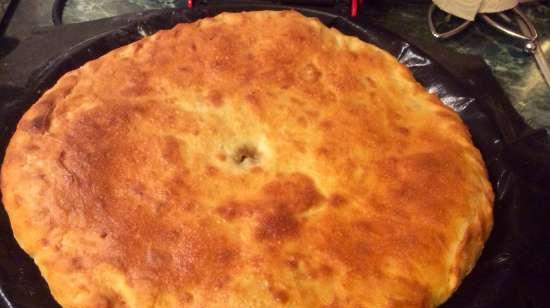 Torte ossete con patate, formaggio Adyghe e feta fatta in casa (pizzaiolo Princess 115000)