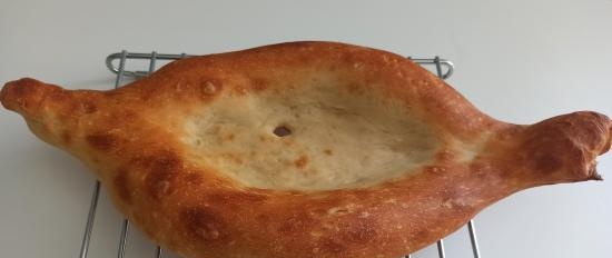 Brød basert på georgiske Shotis Puri