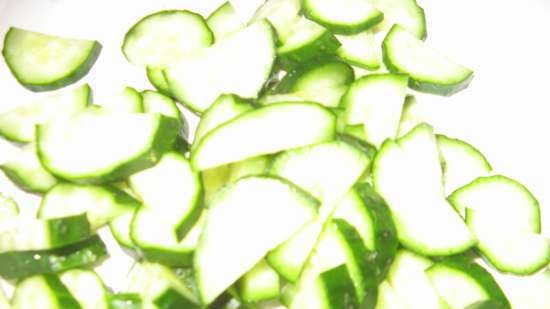 Bietensalade met verse komkommer