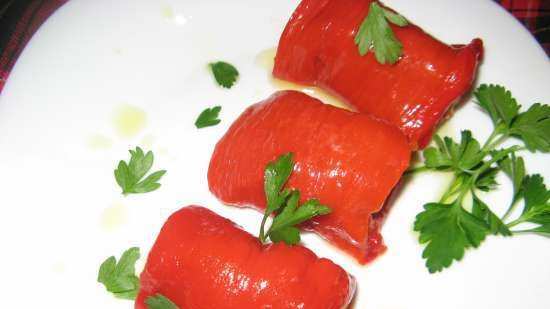 Baked bell pepper rolls with curd cheese