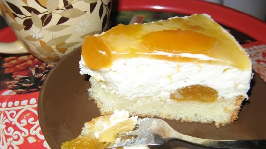 Cake met mascarpone en perziken uit blik
