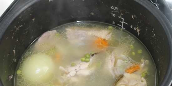 Suppe med grønne erter og kylling