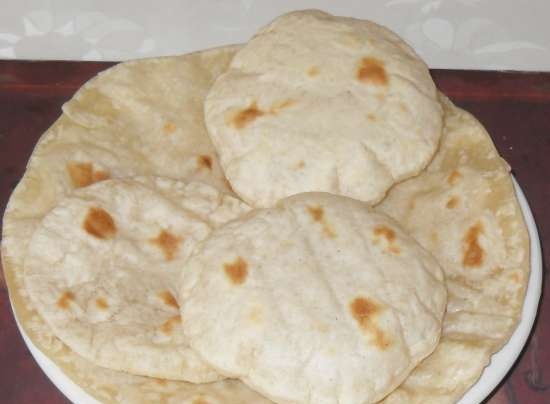 Focacce per piatti principali come curry, lula kebab, shashlik, kofta (cotolette arabe con spezie)