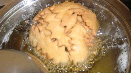 Geback nach wochentagen und Weihnachten (يُخبز بالزيت في أيام الأسبوع وعيد الميلاد)