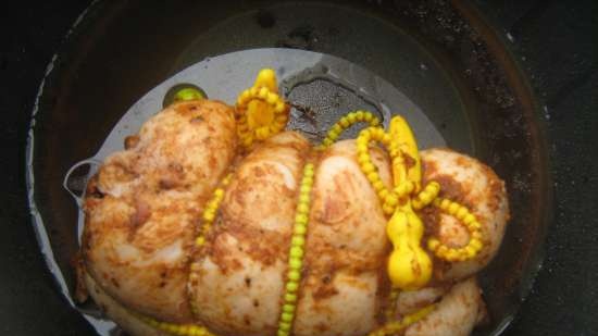 Pastroma di filetto di pollo in una pentola a cottura lenta
