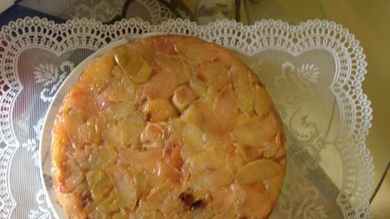 كعكة التفاح العنبر من T.L. تولستوي