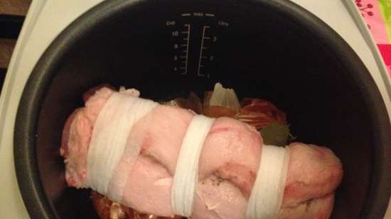Kokt svinekjøtt peritoneum rulle