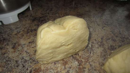 Torta (rotolo) di pasta senza lievito in salamoia di cavolo