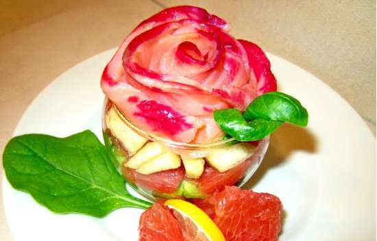 Przystawka z łososia i grejpfruta z warzywami Świeża róża