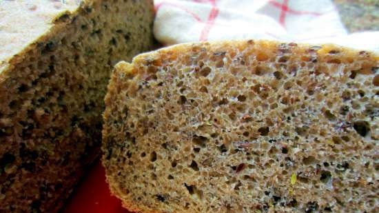 Pane fatto con tre tipi di farina e semi di lino