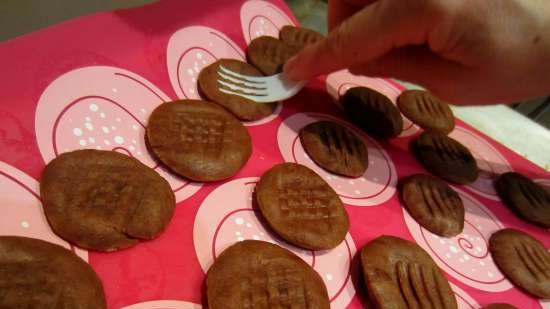Biscotti di pasta frolla Shakhmatka, cioccolato alla vaniglia con ripieno di cioccolato