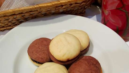 Biscotti di pasta frolla Shakhmatka, cioccolato alla vaniglia con ripieno di cioccolato