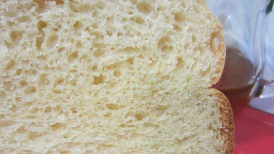 Pane alla crema con formaggio e farina di mais (macchina per il pane)