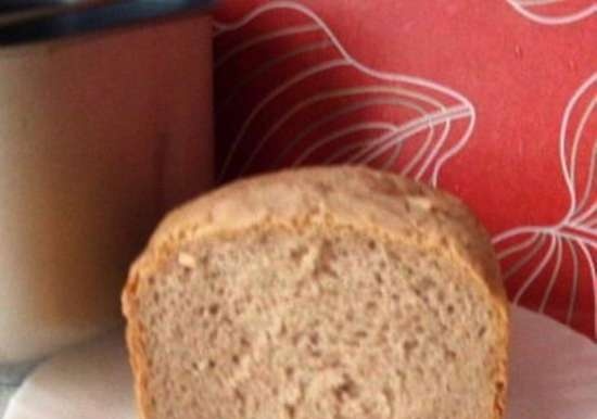 Pane di spugna di grano e segale su kvas in una macchina per il pane