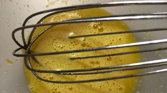 Cerezas en masa de limón con salsa de vainilla