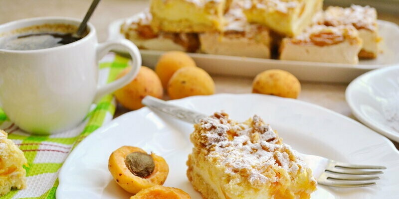 Shortcake with apricot and pudding (+ video)