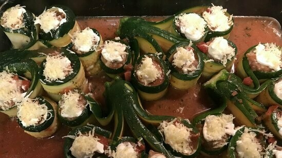Zucchini stuffed with bunches