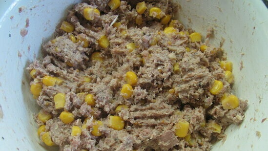 Buns with cheese, corn and canned sardines