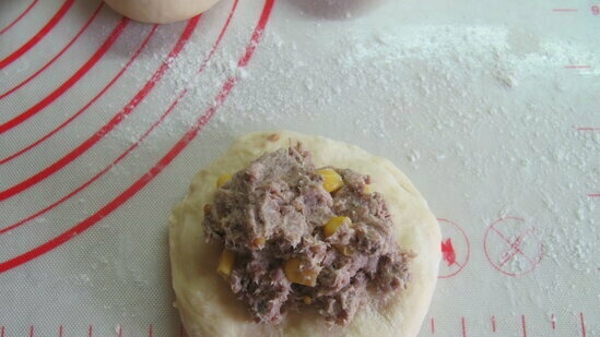 Buns with cheese, corn and canned sardines