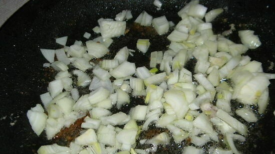 Merluza al horno con salsa de verduras