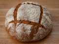 Pan de centeno y trigo oscuro en una gran