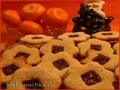 Cookies with hazelnuts and apricot jam