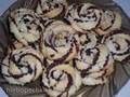 Quick puff pastry buns with chocolate