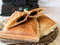 Puff pastry triangles with chocolate in Jardeko 3 in 1