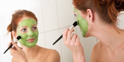 How to apply a cosmetic mask correctly