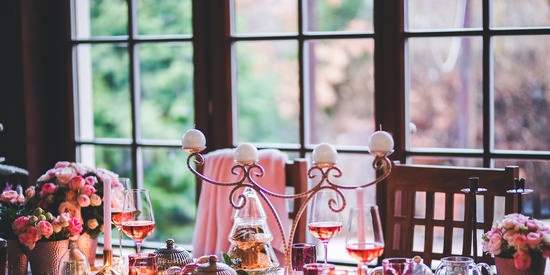How to meet guests and hold festive feasts