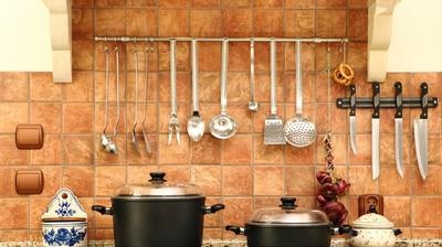 The kitchen holds on to the dishes: about the right choice of dishes