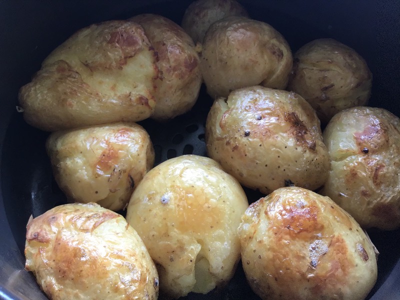 Geplette gekruide gebakken aardappelen in Ninja Foodi (stoom + grillprogramma)